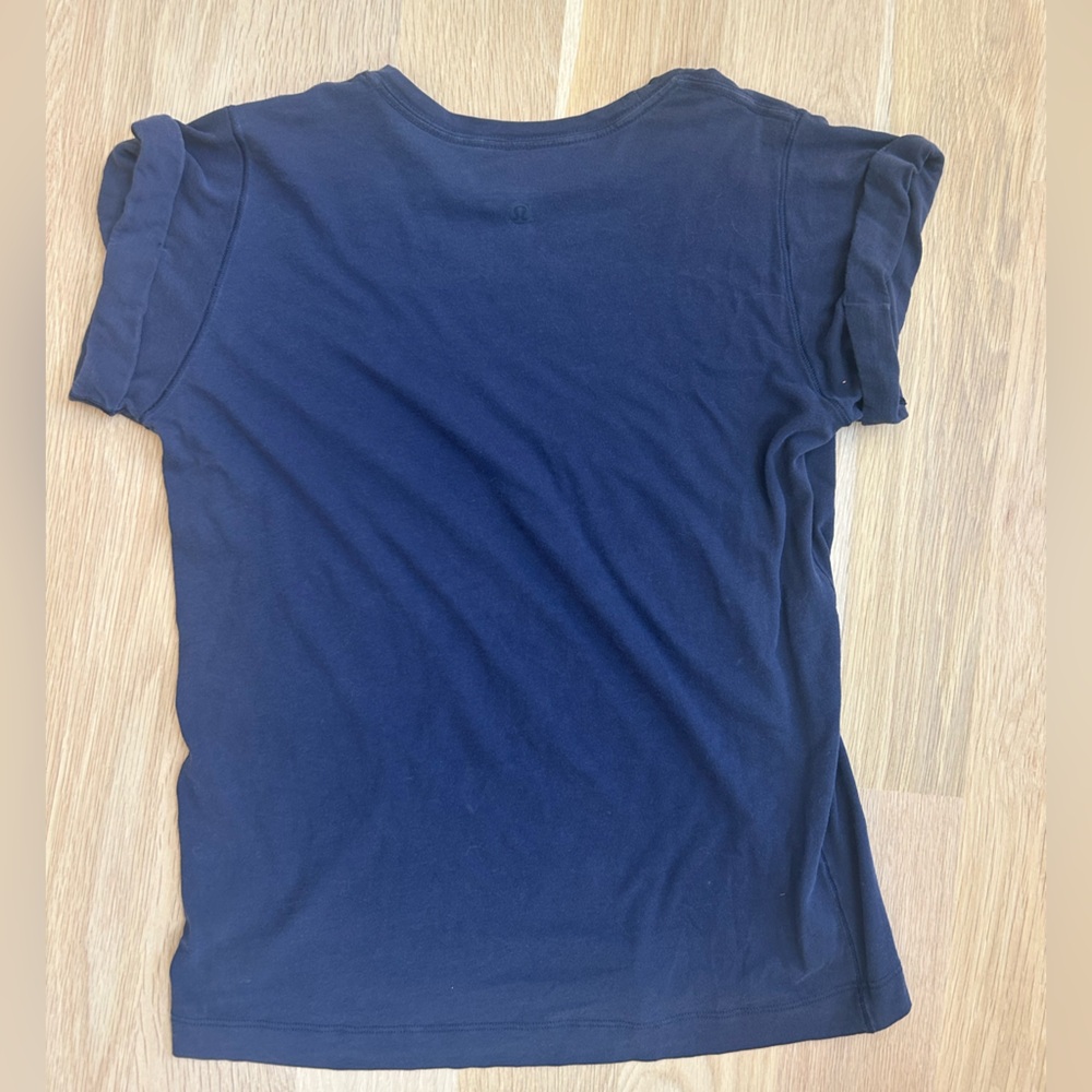 Cuffed short sleeve lululemon top navy